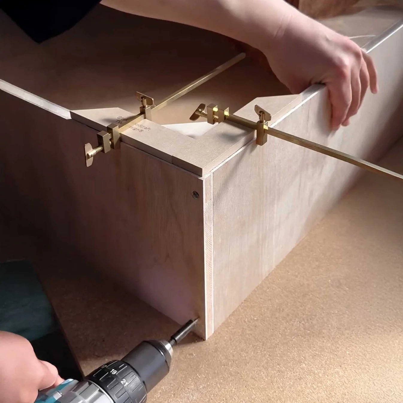 Serre‑joints japonais en laiton Hatagane 300 mm (2 pièces)